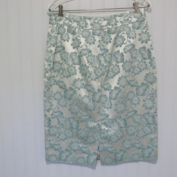 Banana Republic Silk Blend Pencil Skirt, Size 8 - Picture 4 of 8